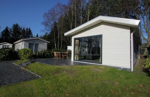 De Bult House | Nice chalet with dishwasher surrounded by forest