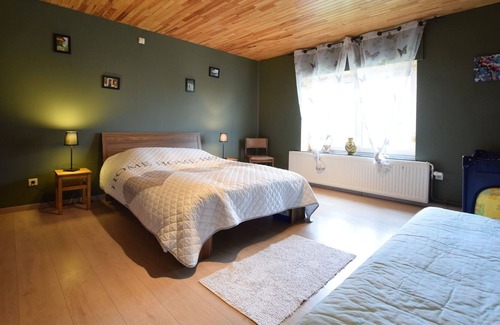 Tillet House | Nice Holiday Home in Tillet with Private Terrace