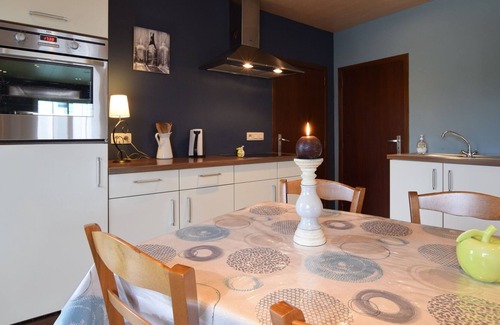 Tillet House | Nice Holiday Home in Tillet with Private Terrace