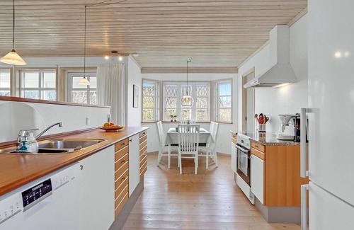 Flovt Strand House | Nice home in Haderslev with kitchen