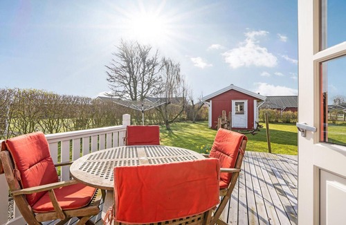 Flovt Strand House | Nice home in Haderslev with kitchen