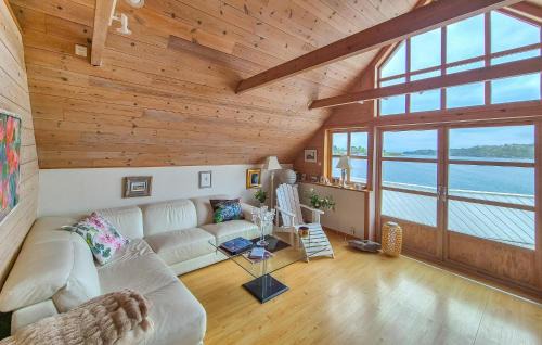 Radoy House | Nice Home In Manger With House Sea View