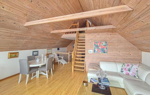 Radoy House | Nice Home In Manger With House Sea View