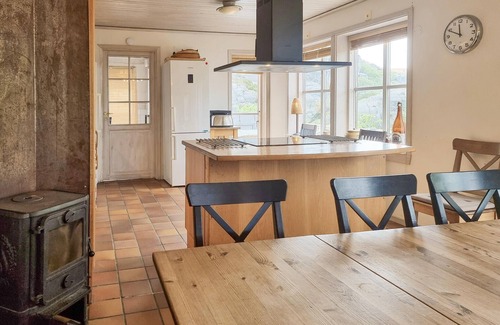 Skaerhamn House | Nice home in Tjörn with sauna