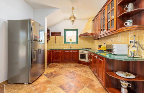 Valtura House | Nice home in Valtura with kitchen