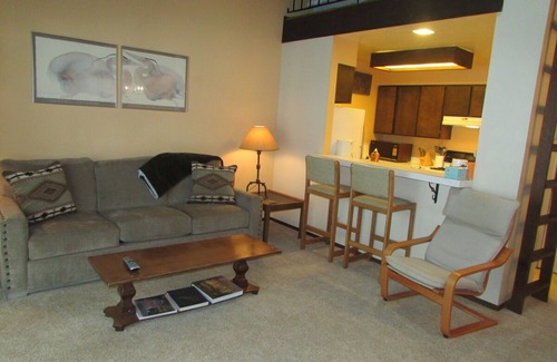 Lake Forest Condo | Nice home w/HOA pool, close to Tahoe City & beach