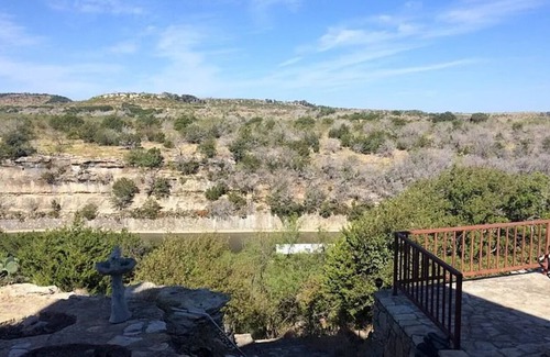 Palo Pinto County House | Nice quaint 5-bedroom 2 bath house with Dock.