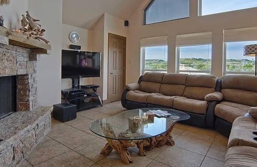 Palo Pinto County House | Nice quaint 5-bedroom 2 bath house with Dock.