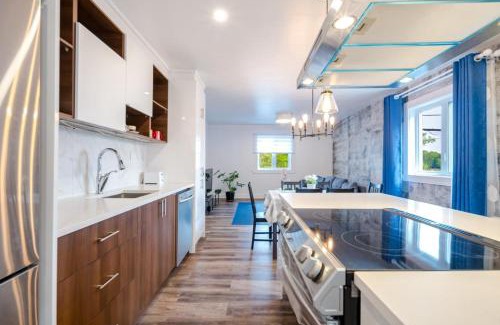 McMasterville Apartment | Nice River & Mountain View+4 Beds+Free parking