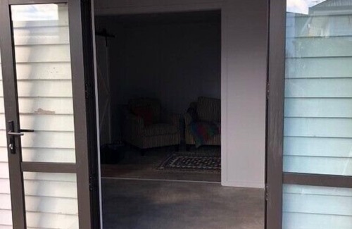 Matamata Bed & Breakfast | Night on Broadway - Apartment in beautiful vibrant Matamata.