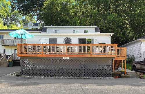 Fox Lake House | Nippersink Lakehouse - Private Pier, Jet Ski ramp and Pet Friendly!