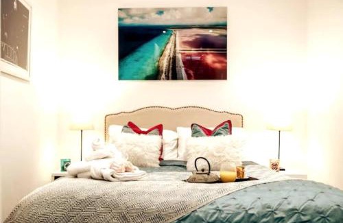 Redcliffe Apartment | Niru Experience Elegant Apartment In Kensington