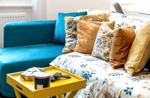 Redcliffe Apartment | Niru Experience Elegant Apartment In Kensington