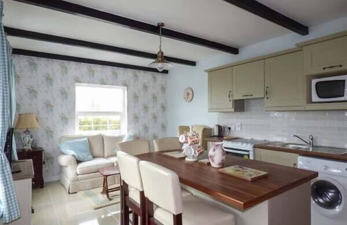 Kilcolgan Cottage | NO.1 APT, BRANDY HARBOUR COTTAGE in Ballinderreen, County Galway