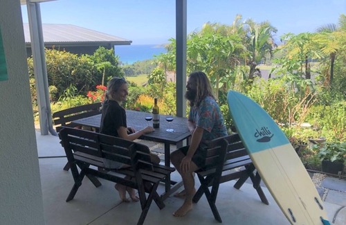 Coffs Harbour Apartment | No.2 Entire Beach Side apartment Ocean views too - With King Bed & Kitchenette