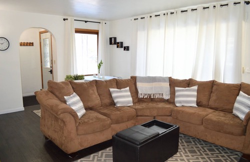 Mount Pleasant House | NO CLEANING FEE - Racine County home minutes away from city life