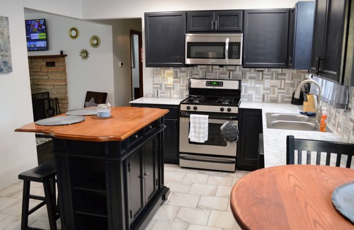 Mount Pleasant House | NO CLEANING FEE - Racine County home minutes away from city life