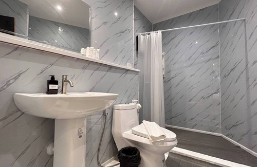 Bang Khla House | No8 Double Suite, Rainbow Arokaya Welnes