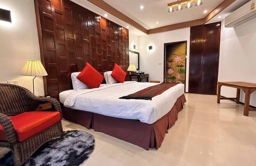 Bang Khla House | No8 Double Suite, Rainbow Arokaya Welnes