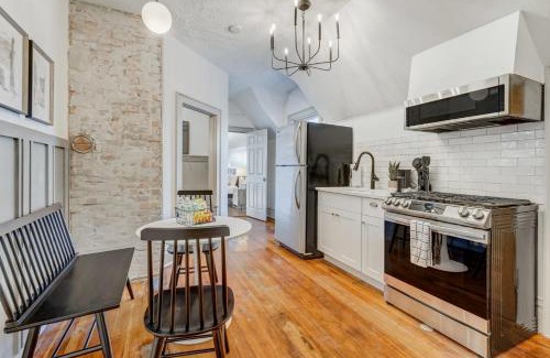 Old North End Apartment | Noble Summit BBQ & Fire Pit & Scenic Views