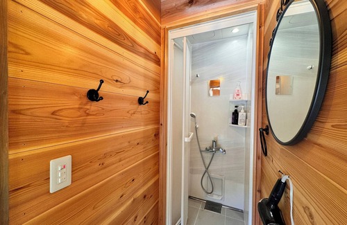 Urugi House | Noka Guest House Pole Pole