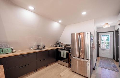 Lambton Shores Cottage | Nordic Spa Retreat - hot tub/Cold tub/sauna/fireplace