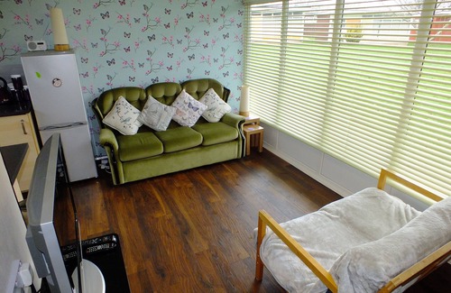 Stalham Ski Chalet | Norfolk Broads, Stalham Chalet, Sleeps 4+2, Dogs, Pool