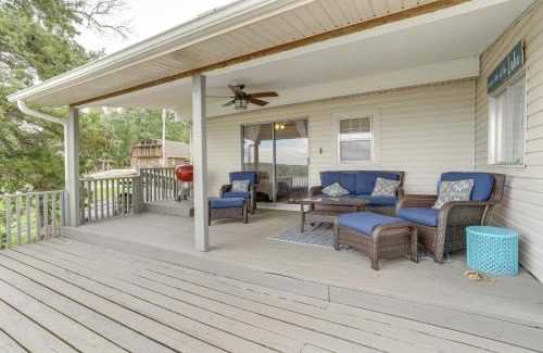 Henderson House | Norfork Lake Views Home with Deck in Henderson