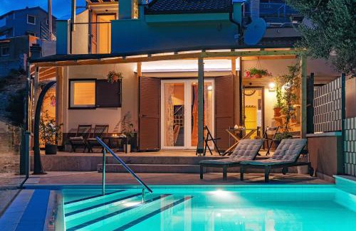 Zrnovnica Villa | NORMABEL relaxing villa with heated pool and sauna