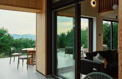 Belapatfalva Villa | NORTE - house by the cliff