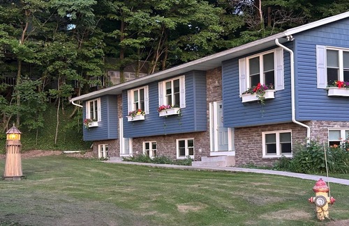 North East Apartment | North East Lake House Unit #3 with WiFi and Central Air Conditioning