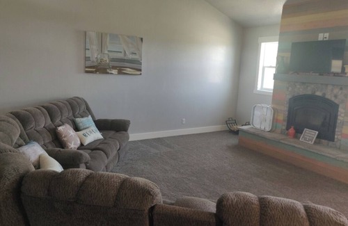 St. Charles House | North Shore Oasis - 5 minutes from the lake!