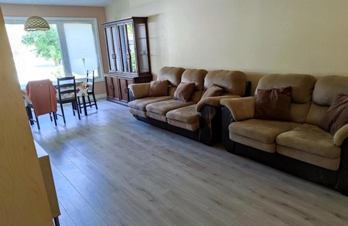 Unionville House | North York Room Close to HWY 401 and DVP