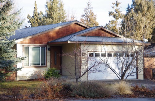 Mountain View House | Northeast Bend House - Fenced yard - EV OUTLET Level 1 -Dogs are welcome!