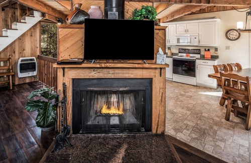 Ruidoso Cabin | Northern Star - Unique Cabin, Hot Tub, Pets okay, close to Skiing, Track, Casino