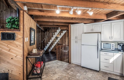 Ruidoso Cabin | Northern Star - Unique Cabin, Hot Tub, Pets okay, close to Skiing, Track, Casino