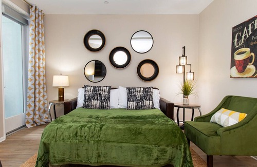 Normal Heights Apartment | NorthPark-97Walkscore-KingBed-Parking-A/C-FastWiFi