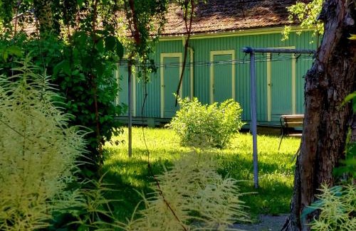 Varkaus Apartment | Nostalgista majoittumista Taiteilijatalo Taideniityn Auringossa tai Niityssä