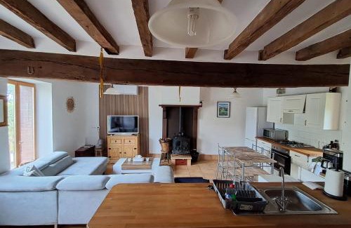 Roussines House | Notre Refuge à Montbroux