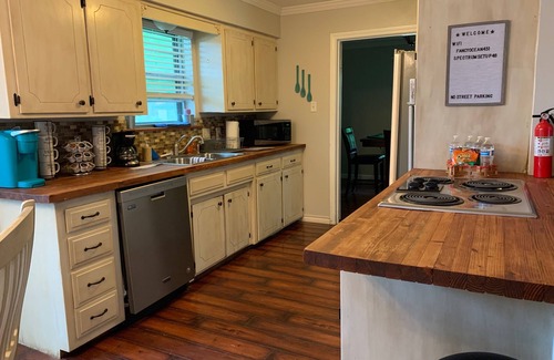 Grand Prairie House | "NOTTINGHAM" * FIRE PIT* POOL * BILLIARDS * GAME ROOM *