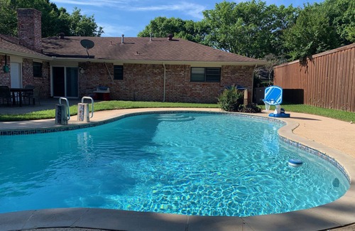 Grand Prairie House | "NOTTINGHAM" * FIRE PIT* POOL * BILLIARDS * GAME ROOM *