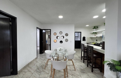 Tlaltenango House | Nuevo y Amplio Departamento en el Centro de la Ciudad con 2 Camas King