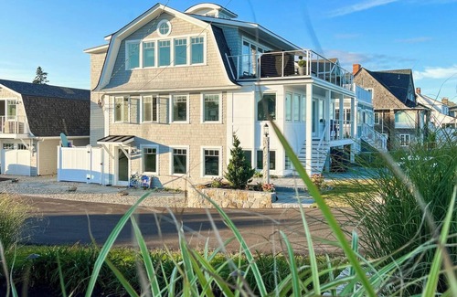 York Beach House | Nubble View - " Ocean Stunner" Stunning views in this luxury beach front rental