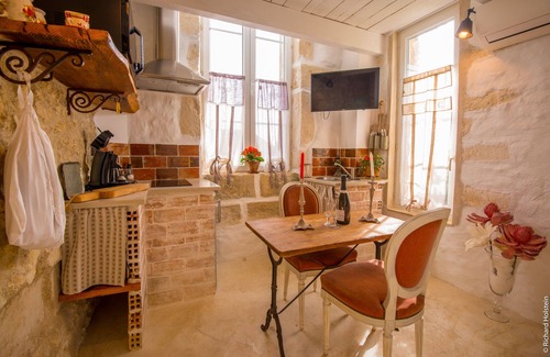 Puimisson Apartment | Nuit Insolite La Folie D'amour