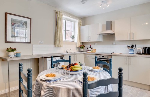 Whitby Cottage | Number Seventeen