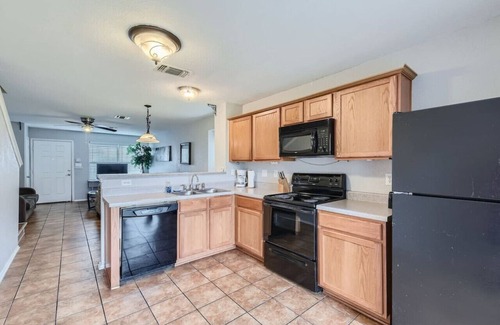 Heritage House | NW SA Lackland AFB/Sea World minutes away