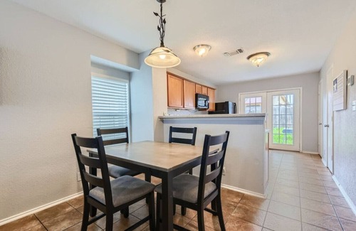 Heritage House | NW SA Lackland AFB/Sea World minutes away