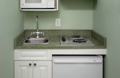 Lincoln Square Apartment | NYC Getaway! Great Amenities & Proximity to American Museum of Natural History!