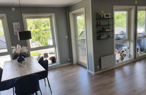 Seim Apartment | Nydelig leilighet- Solrik/2 balkonger