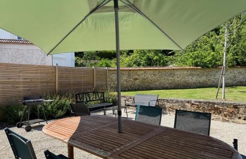 Saint-Martin-de-Brethencourt Apartment | Nymphéas - Charming apartment village center